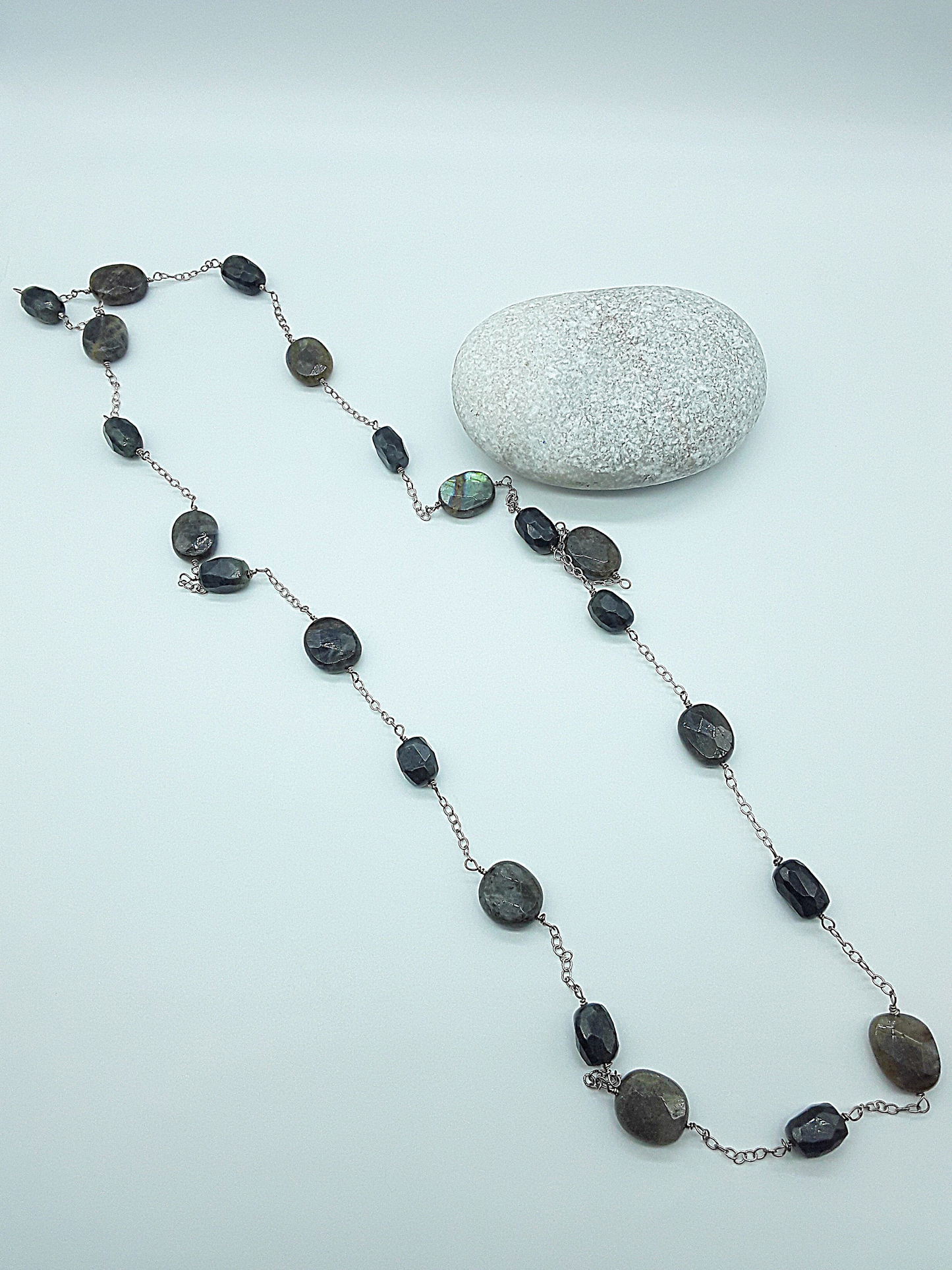Infinity Dawn Necklace by Polmadeva – 100 cm labradorite and 925 silver necklace symbolizing renewal and elegance.