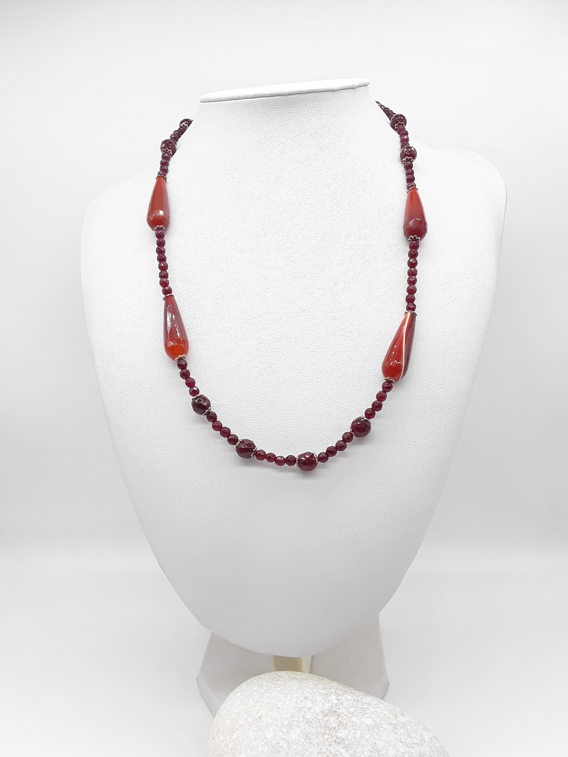 Side view of the Tears of Renewal necklace by Polmadeva Jewelry – handcrafted from natural agate and 925 silver