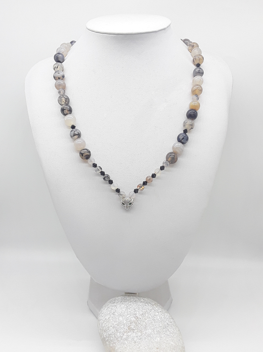 The Tiger Vision Necklace by Polmadeva – handcrafted with Dragon Veins Agate, Swarovski crystals & silver tiger talisman. A 58 cm symbol of strength & clarity.