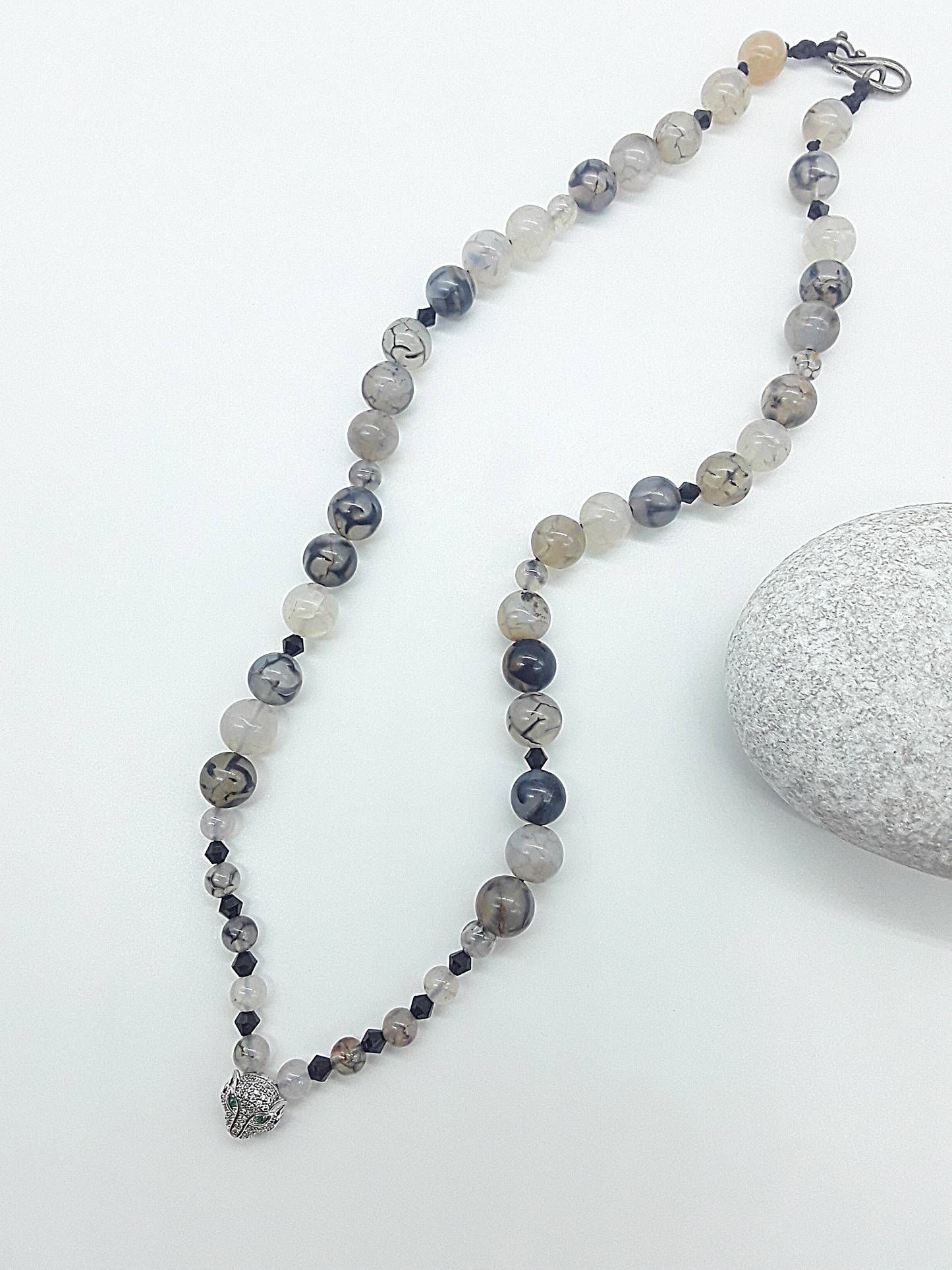 The Tiger Vision Necklace by Polmadeva – handcrafted with Dragon Veins Agate, Swarovski crystals & silver tiger talisman. A 58 cm symbol of strength & clarity.