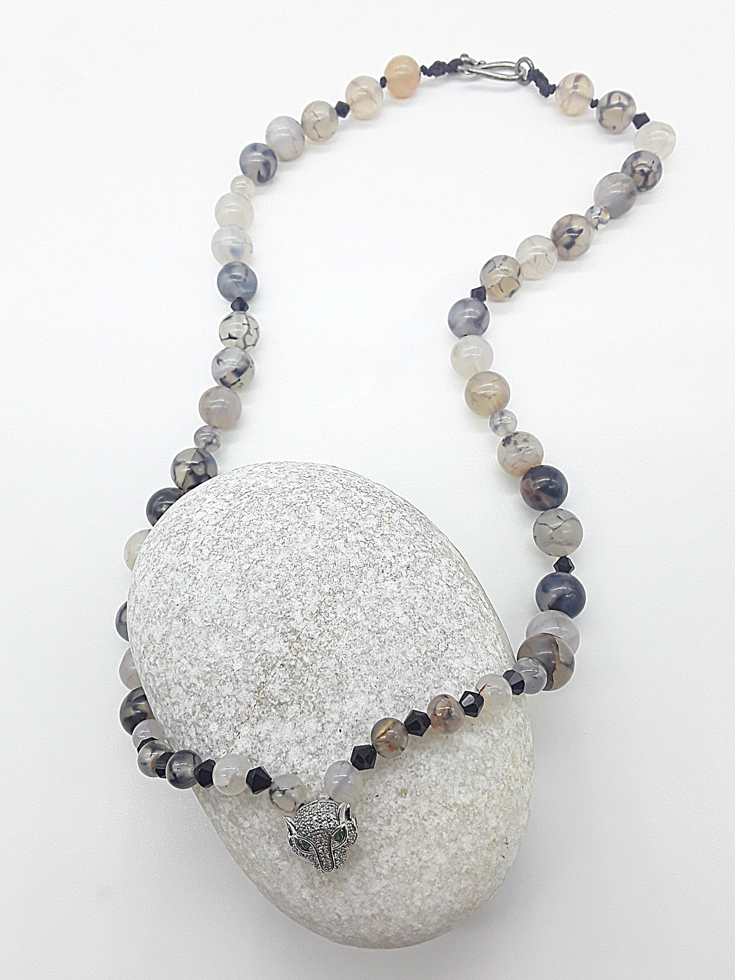 The Tiger Vision Necklace by Polmadeva – handcrafted with Dragon Veins Agate, Swarovski crystals & silver tiger talisman. A 58 cm symbol of strength & clarity.