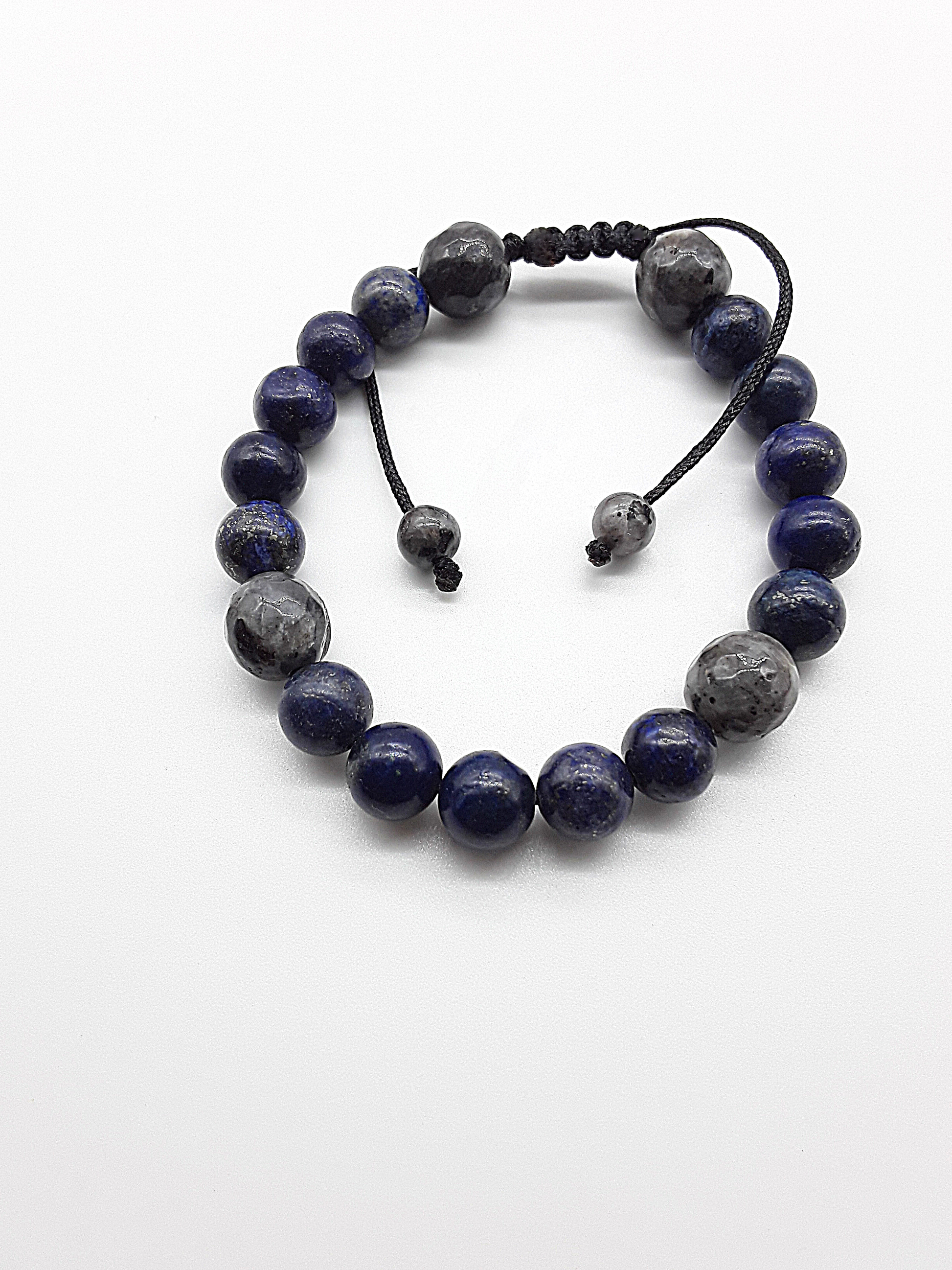The Midnight Oracle Bracelet by Polmadeva – handcrafted with Lapis Lazuli (8 mm) & faceted Labradorite (10 mm), adjustable 18–24 cm. A talisman of vision & wisdom.