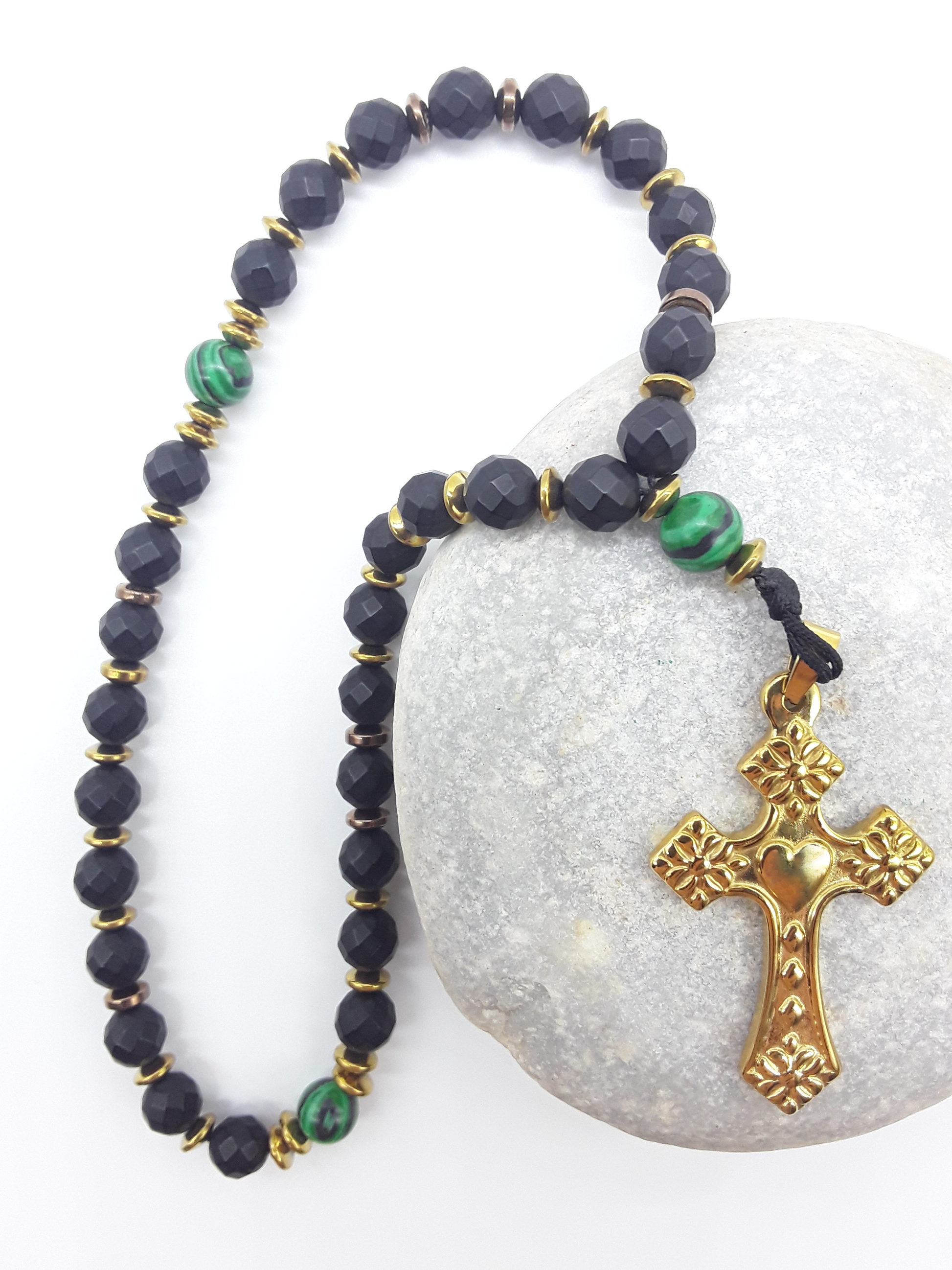 The Verdant Vigil — Black Onyx & Malachite Orthodox Rosary by Polmadeva, faceted black onyx beads with malachite accents and stainless steel cross resting on natural stone, highlighting rhythm, structure, and attentive prayer.